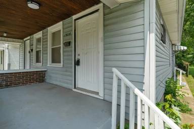 Main picture of 1414 W 32nd St