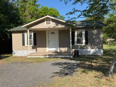 Main picture of 141 Circle Dr