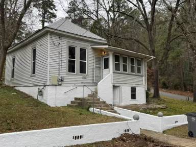 Main picture of 215 Lawson St
