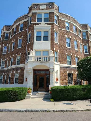Main picture of 1677 Commonwealth Ave