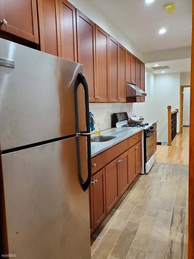 Main picture of W 13th St