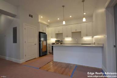 Main picture of 18 Murdock St