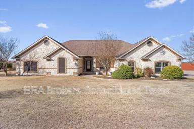 Main picture of 209 Sarahs Ln