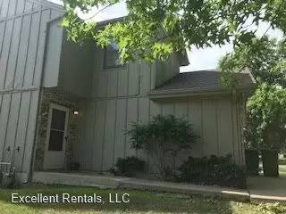 Main picture of 205 NE Greystone Dr