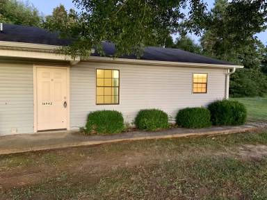 Main picture of 16902 Carter Cir