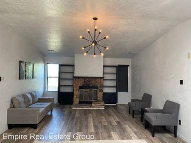 Main picture of 700 E Navajo Dr