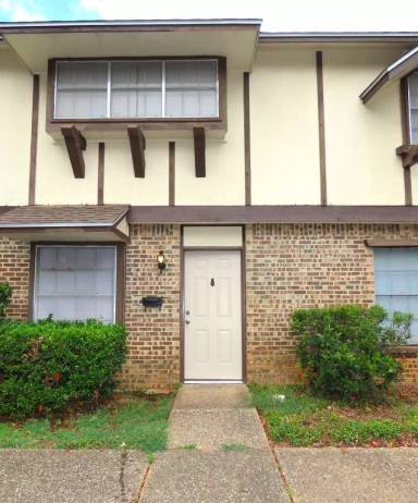 Main picture of 703 S College Ave