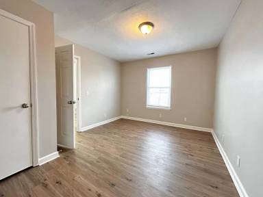 Main picture of 408 Bainbridge Ct