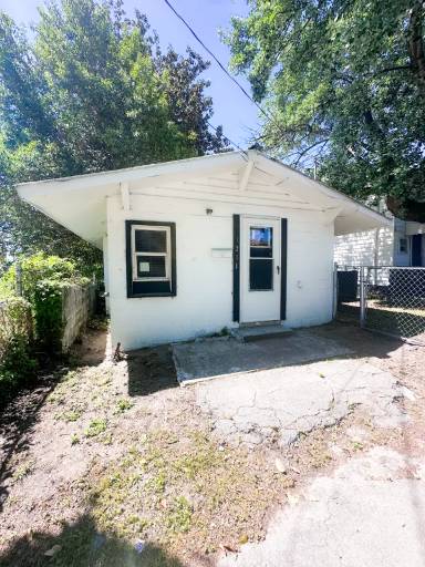 Main picture of 1211 Bay St