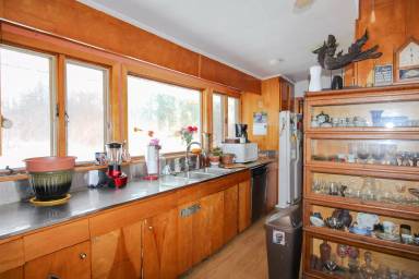 Main picture of 918 Danby Rd