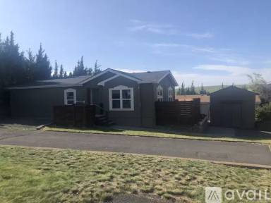 Main picture of 260 NW Golden Hills Dr