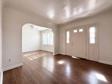 Main picture of 457 E 9th Ave