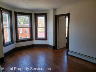 Main picture of 105 Renwick St