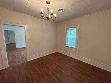 Main picture of 1104 S Petty St