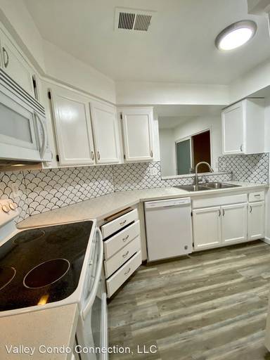 Main picture of 7641 Reseda Blvd