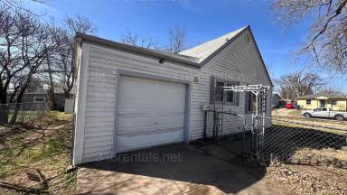Main picture of 1247 W Merton St