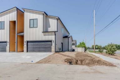 Main picture of 8449 W 37th Ct N