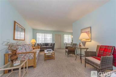 Main picture of 103 Royal Oak Dr