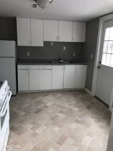 Main picture of 270 W 14th St