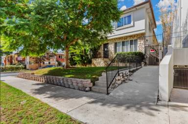 Main picture of 7141 De Longpre Ave