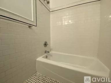 Main picture of 17 E 67th St