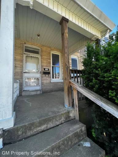 Main picture of 240 W Jackson St