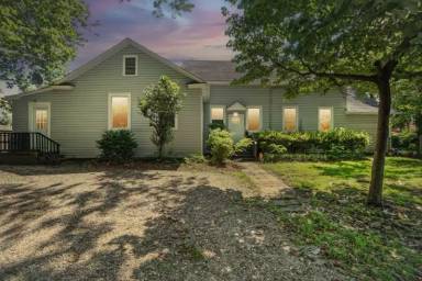 Main picture of 7438 Major Ave