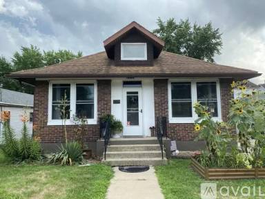 Main picture of 1009 W Madison St