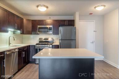 Main picture of 41 E Superior St