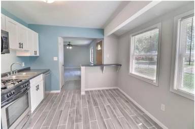 Main picture of 7080 Sherwood Ave