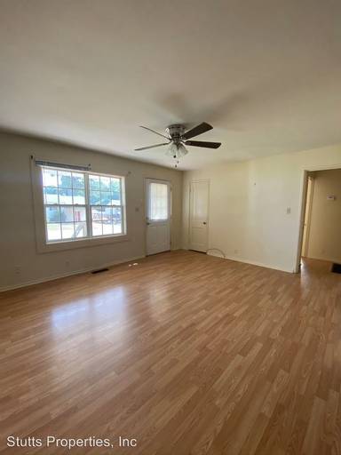 Main picture of 245 Lewis St