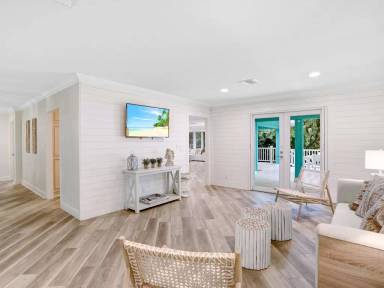 Main picture of 370 6th Ave S