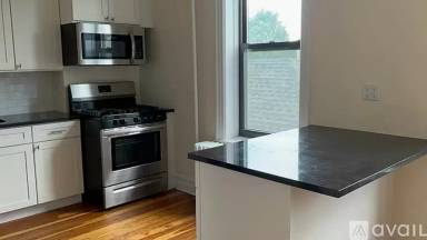 Main picture of 900 E 35th St