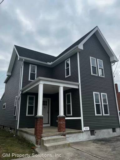 Main picture of 111 Railroad Ave