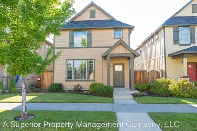 Main picture of 63135 NE De Haviland St