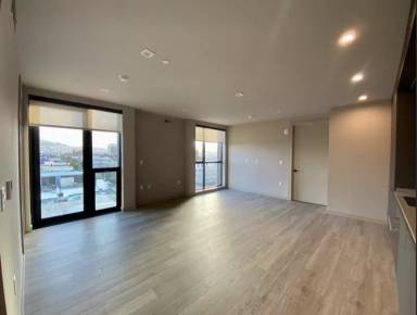Main picture of 793 S Van Ness Ave