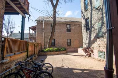 Main picture of 1409 W Lexington St