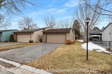 Main picture of 1024 N Camelot Dr