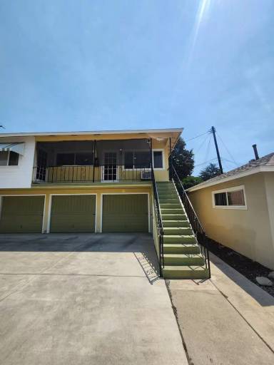 Main picture of 525 1/2 San Francisco Ave