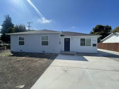 Main picture of 2786 Greenwood Dr
