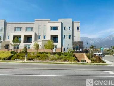 Main picture of 812 Highline Way