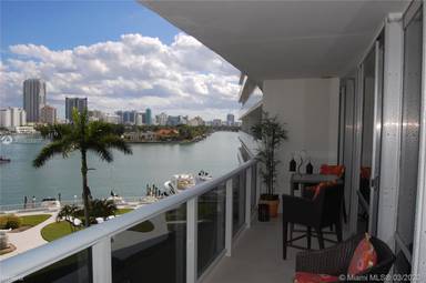 Main picture of King Cole Condominium