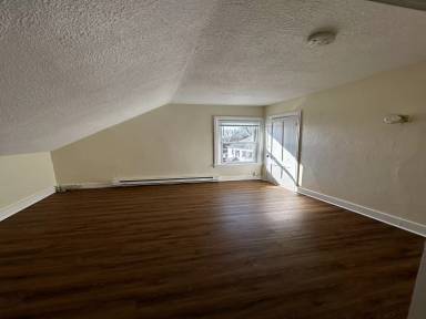 Main picture of 106 Spring St