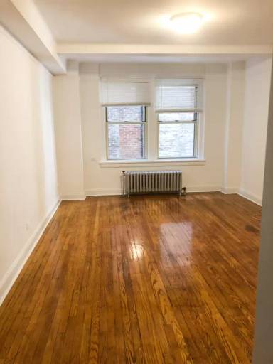 Main picture of 25 E 10th St