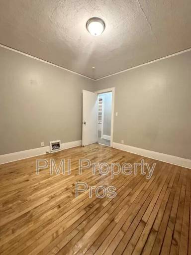 Main picture of 2525 N 45th St