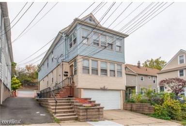 Main picture of 8 N 13th St