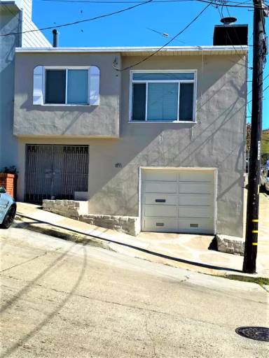 Main picture of 1393 Goettingen St