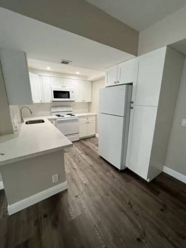 Main picture of 706 Executive Center Dr