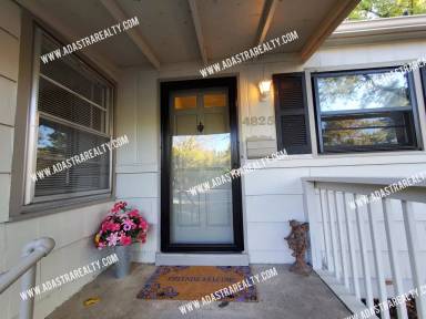 Main picture of 4825 W 75th St