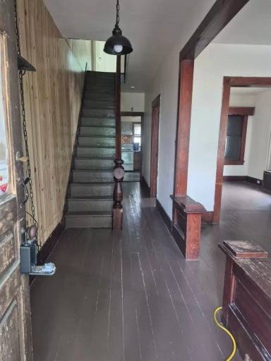 Main picture of 915 Sarah St